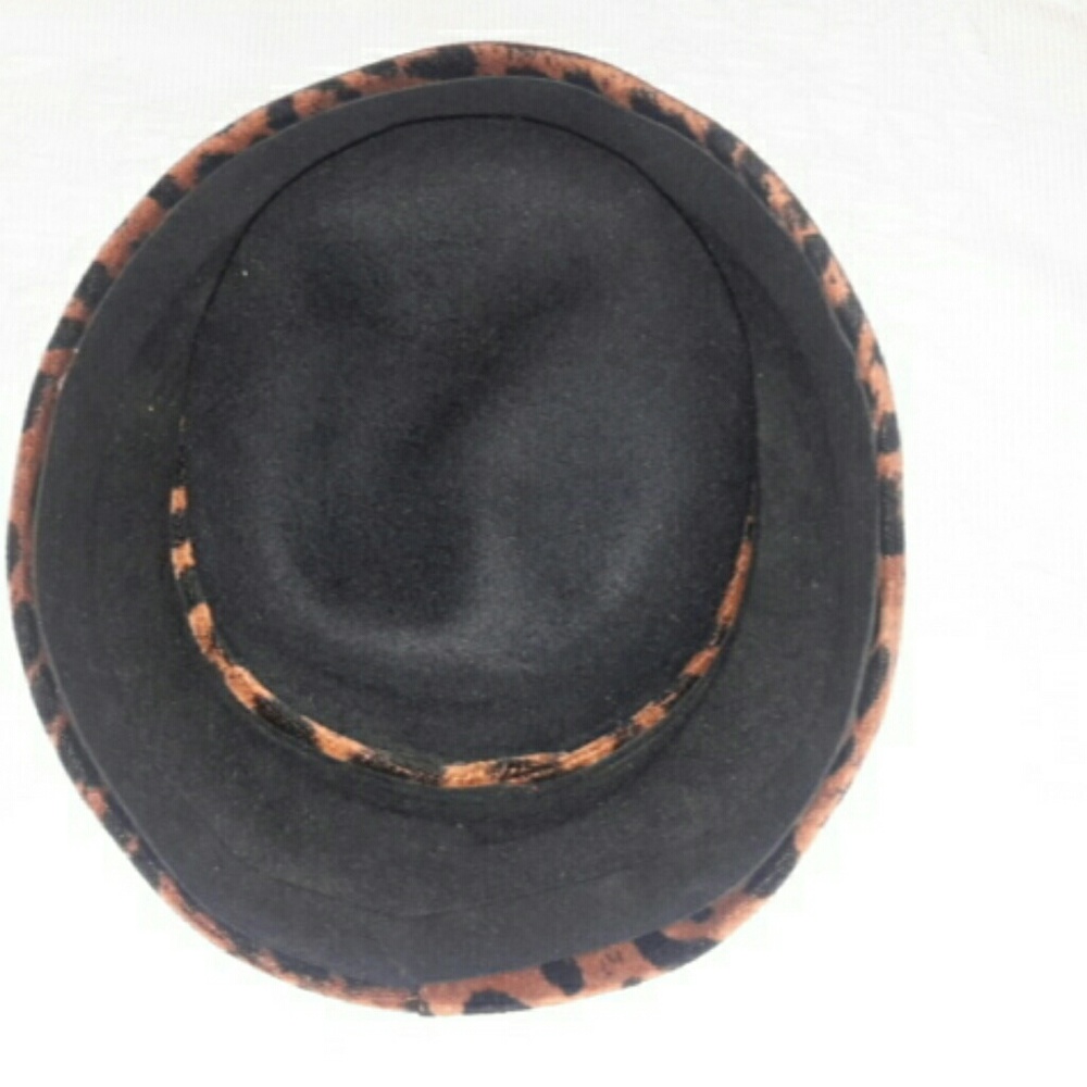Oscar DE LA Renta hat